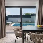 Vila Luxury David 2 Heated Pool