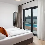 Luxury David 2 Heated Pool Vila *