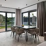Luxury David 2 Heated Pool Podstrana