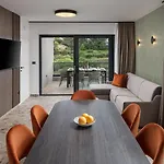 Luxury David 2 Heated Pool