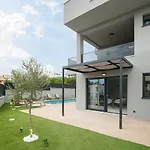 Vila Luxury David 2 Heated Pool Podstrana