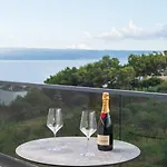 Luxury David 2 Heated Pool Podstrana