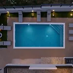 Vila Luxury David 2 Heated Pool Podstrana