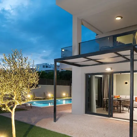 Luxury David 2 Heated Pool Vila
